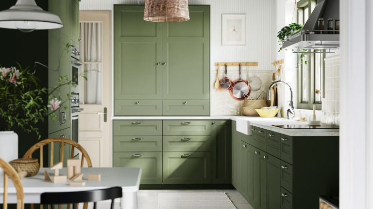 Je jure par la décoration de cuisine IKEA de donner à mon espace des mises à jour faciles et abordables – ce sont les pièces sur ma liste en ce moment