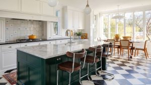Comment puis-je rendre le sol de ma cuisine plus cher ? Conseils d'experts en design pour surélever cet espace négligé