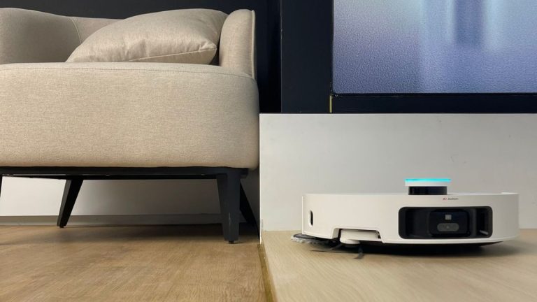 Avez-vous déjà vu un vide du robot avec des jambes? Le nouveau Dreneme X50 Ultra peut intelligemment se soulever sur les étapes les plus élevées à ce jour, ouvrant la voie aux aspirateurs du robot de nettoyage d'escalier