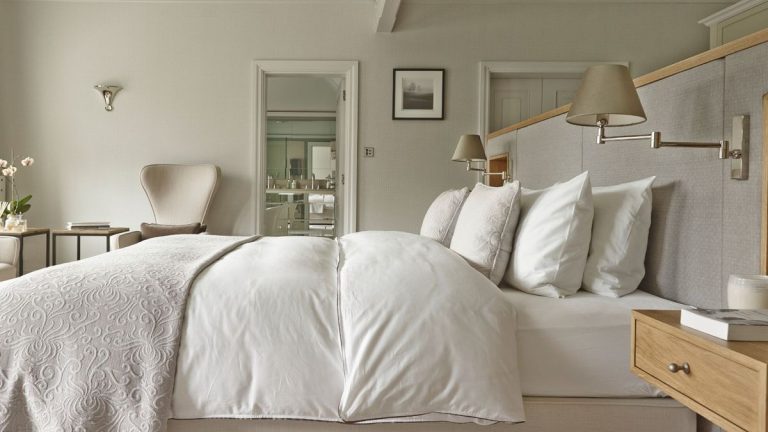 Quand devriez-vous remplacer vos draps? Conseils d'experts pour des changements rapides et des échanges de saison pour un meilleur sommeil de nuit