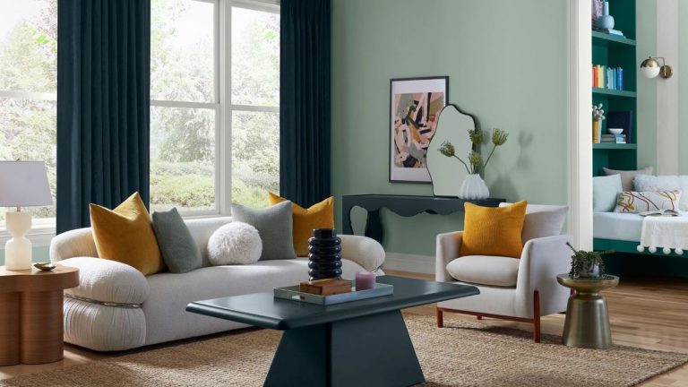 La couleur de février du mois de Sherwin-Williams est une peinture verte pastel optimiste qui acquiesce au printemps - voici comment utiliser cette teinte de transition
