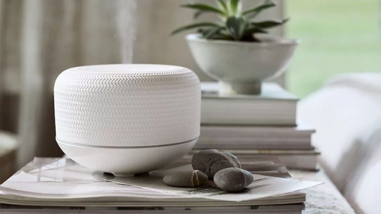 Je suis passé à ces diffuseurs électriques et ma maison sent maintenant toujours luxueuse - ils sont faciles à contrôler et beaucoup plus puissants que les diffuseurs à roseaux