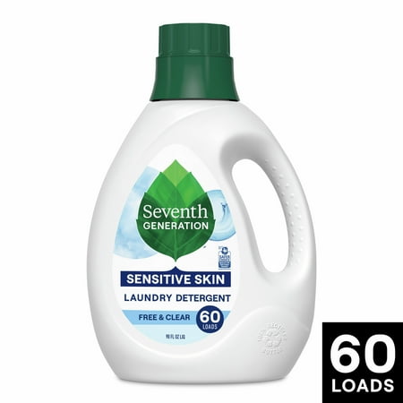 Une grande bouteille de détergent en plastique blanc avec un couvercle à capuchon vert. 