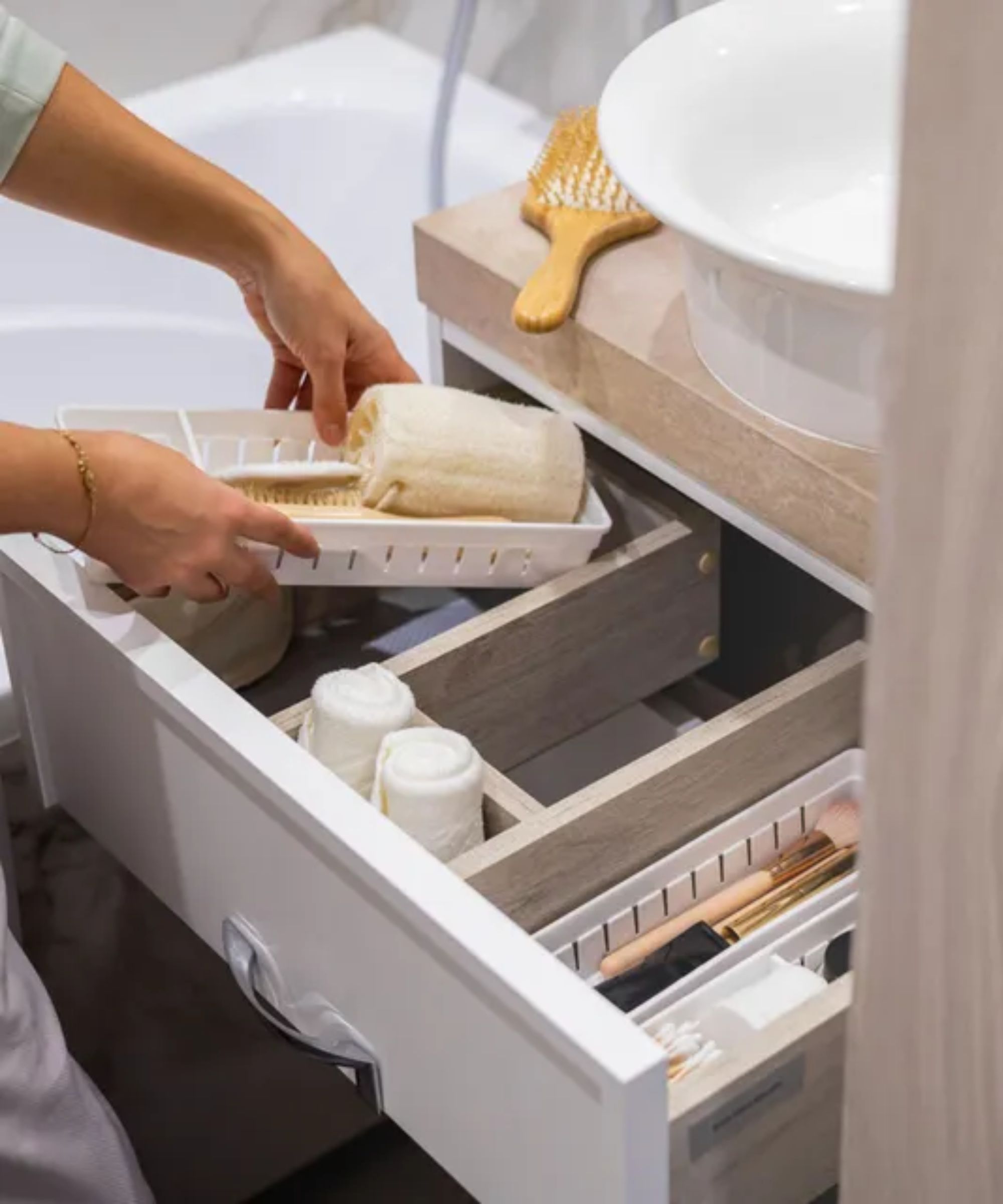 Dessin de salle de bain avec diviseurs et organisateurs