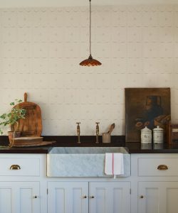La nouvelle collection de Devol est la caractéristique de conception que votre cuisine a manquée – c’est le mélange parfait de confortable et classique La nouvelle collection de Devol est la caractéristique de conception que votre cuisine a manquée - c'est le mélange parfait de confortable et classique