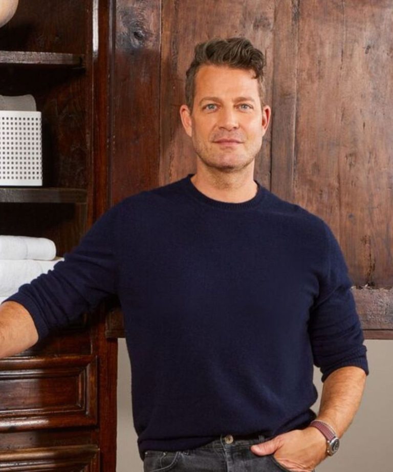 C'est la seule chose que Nate Berkus a «toujours tourné vers» - pourquoi il pense que les meubles en bois vintage sont un aliment de base intemporel