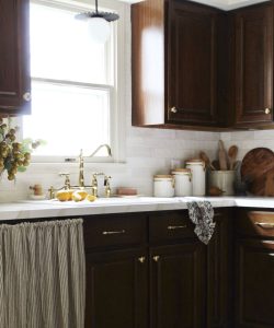 Comment mettre à jour une cuisine en bois pour un schéma intemporel et tendance, selon des designers d’intérieur Comment mettre à jour une cuisine en bois pour un schéma intemporel et tendance, selon des designers d'intérieur
