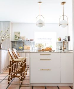 L’espace limité n’a pas besoin de limiter la conception – ces 3 cuisines se démarquent prouvent à quel point les espaces plus intimes peuvent être beaux et impactants L'espace limité n'a pas besoin de limiter la conception - ces 3 cuisines se démarquent prouvent à quel point les espaces plus intimes peuvent être beaux et impactants