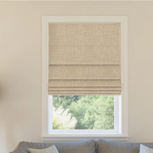 Boute des stores beige isolés et noir pour la chambre