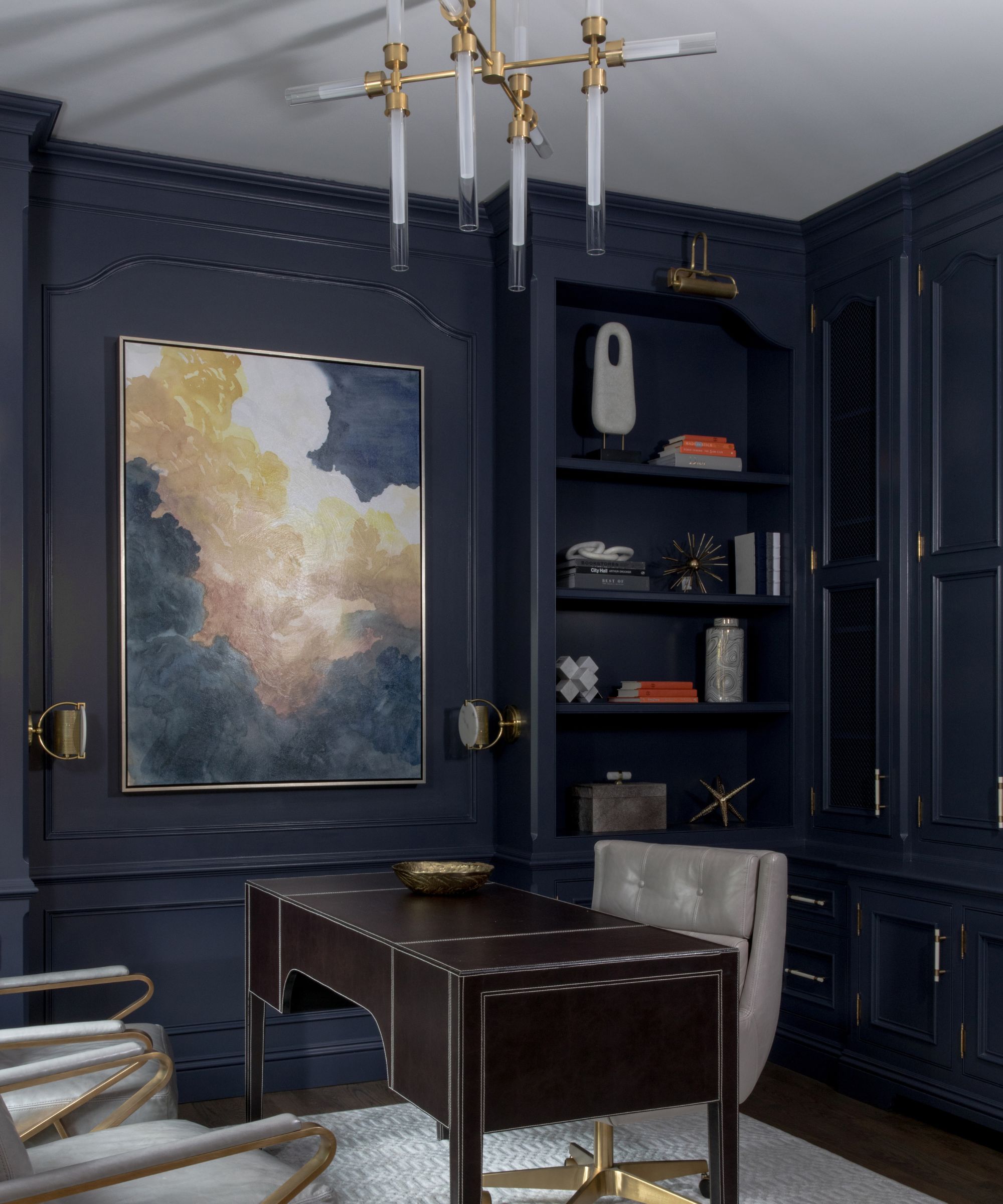 Bureau à domicile formel et traditionnel peint en bleu marine foncé