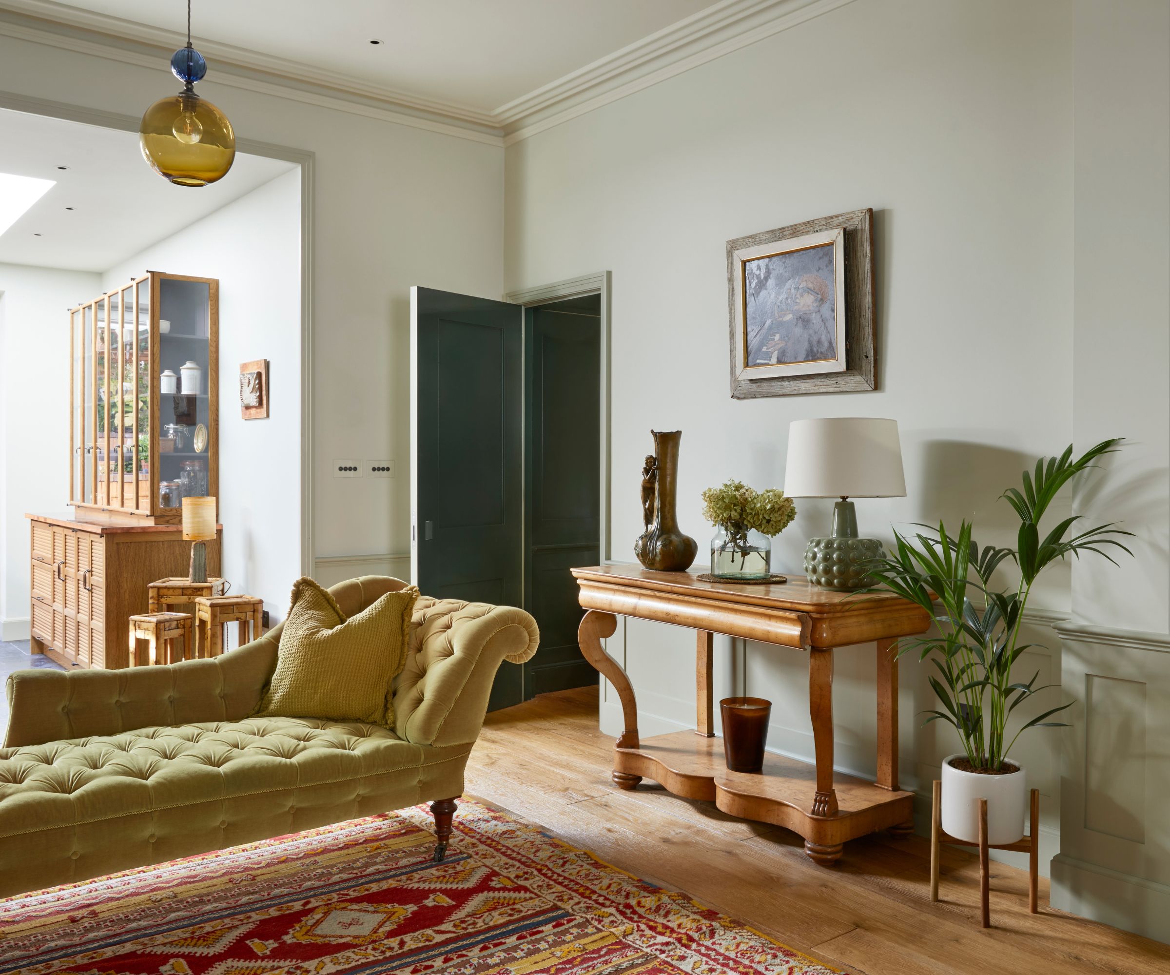 espace de vie traditionnel avec palette de couleurs verte