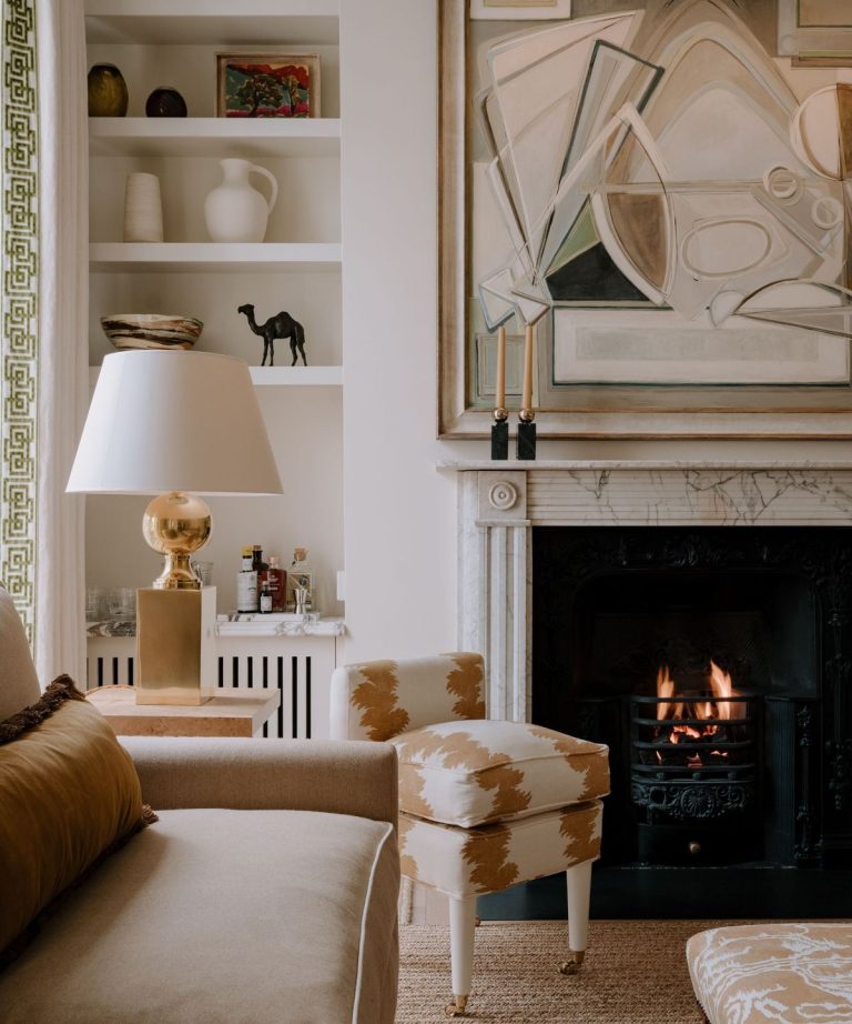 Cet appartement Bijou dans un bâtiment géorgien répertorié de grade II à Londres prouve que les maisons à petite échelle peuvent être extrêmement élégantes