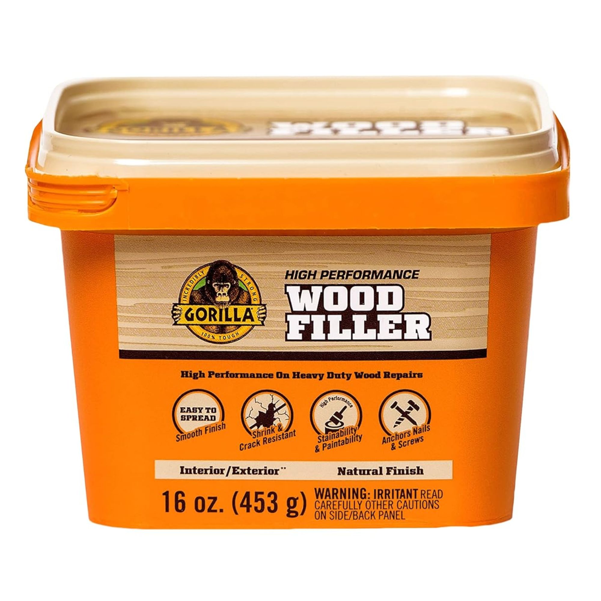 Une baignoire orange de remplissage de bois