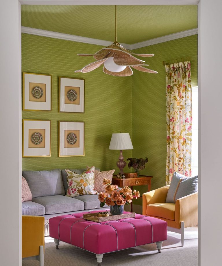 Désolé pastels, il y a une nouvelle palette de couleurs sur la tendance pour le printemps - et tout est question de teintes ludiques et plus saturées