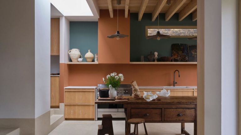 6 couleurs nostalgiques que les designers d'intérieur sont aimantes en 2025 - parfait pour créer un schéma de transition remarquable