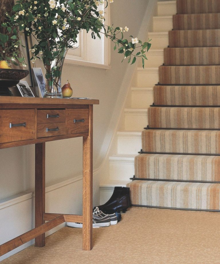 Comment choisir le meilleur tapis pour les escaliers - Les spécialistes des revêtements de sol jurent par ces matériaux pour la longévité, la facilité de nettoyage et la beauté à plat
