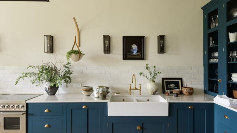 6 conseils de gestion des corvées et du temps approuvés par des experts pour une maison en douceur - ces victoires faciles promettent de «réduire la charge mentale»