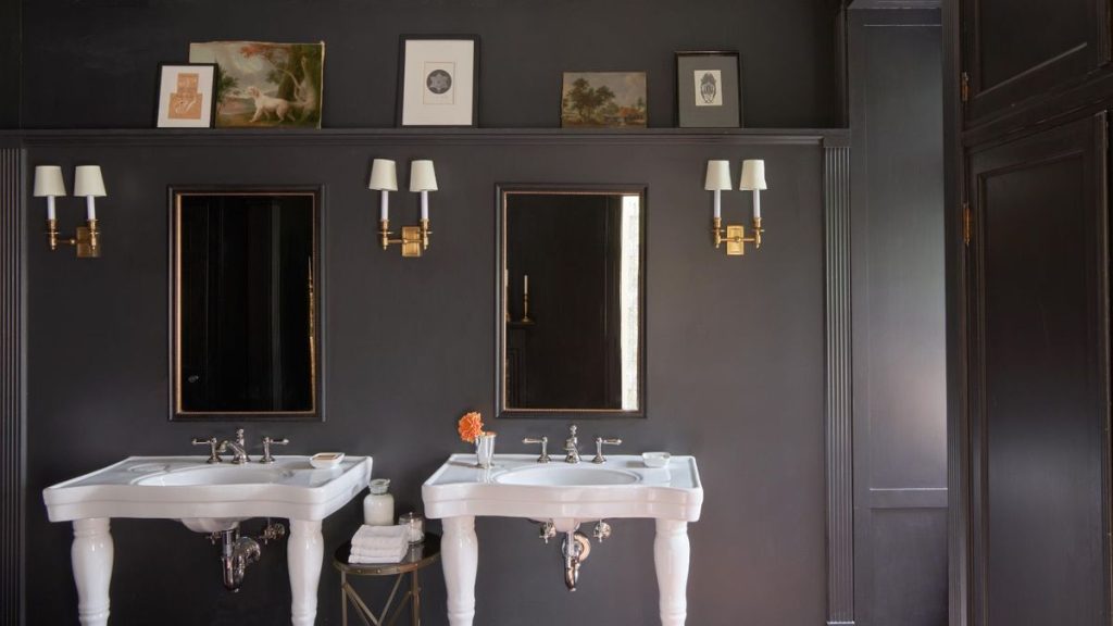 La palette de peinture «dramatique» de Benjamin Moore est remplie de nuances populaires - voici comment les utiliser pour un schéma de mauvaise humeur et sophistiqué