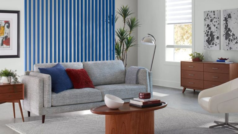 La couleur de mars du mois de Sherwin-Williams est une peinture bleu cobalt vibrante – voici comment décorer avec pour un schéma coloré La couleur de mars du mois de Sherwin-Williams est une peinture bleu cobalt vibrante - voici comment décorer avec pour un schéma coloré