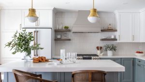 Ma petite cuisine semble froide et impersonnelle – mais les designers d’intérieur disent que ces choses le rendront instantanément plus confortable Ma petite cuisine semble froide et impersonnelle - mais les designers d'intérieur disent que ces choses le rendront instantanément plus confortable