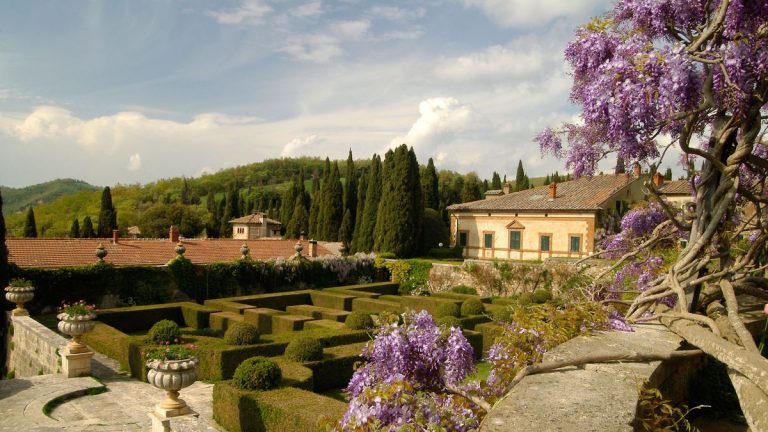 La FOCE est-elle le plus grand jardin italien? Comment ce domaine toscan est devenu un chef-d’œuvre intemporel – et comment obtenir le look dans votre cour La FOCE est-elle le plus grand jardin italien? Comment ce domaine toscan est devenu un chef-d'œuvre intemporel - et comment obtenir le look dans votre cour