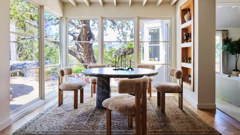 Construit pendant l’âge d’or pour l’architecture californienne, cette maison de Beverly Hills a une qualité d’étoile Construit pendant l'âge d'or pour l'architecture californienne, cette maison de Beverly Hills a une qualité d'étoile