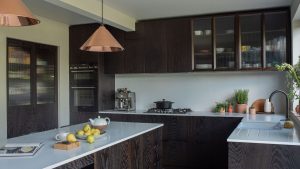 Les cuisines en bois foncé sont la vision la plus riche de la plus grande tendance de cette année - et ces 5 espaces prouvent à quel point les tons plus profonds peuvent être intemporels
