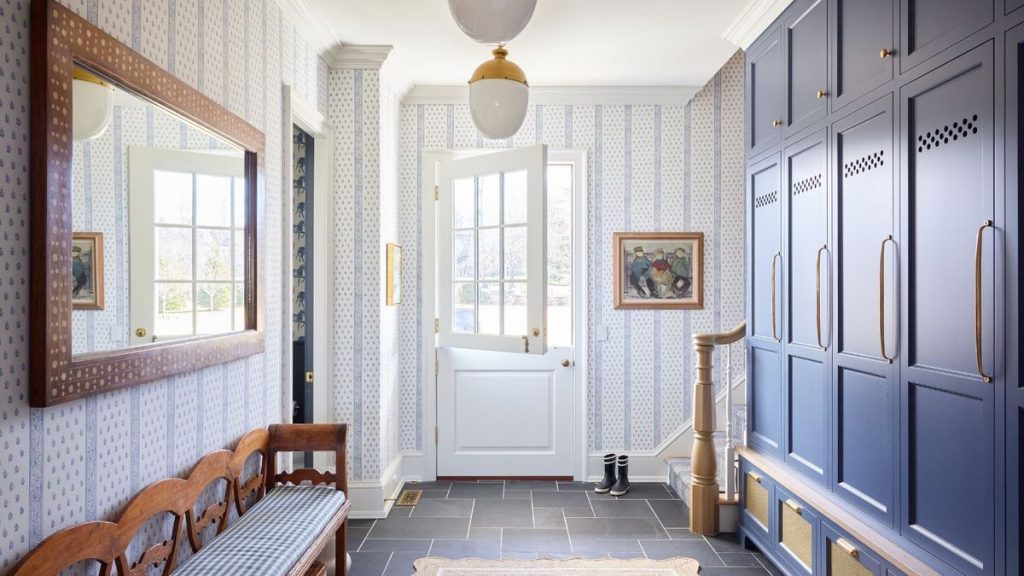 Les portes néerlandaises sont-elles la meilleure conception de la porte d'entrée? 7 raisons pour lesquelles les concepteurs aiment cette charmante caractéristique architecturale tendance