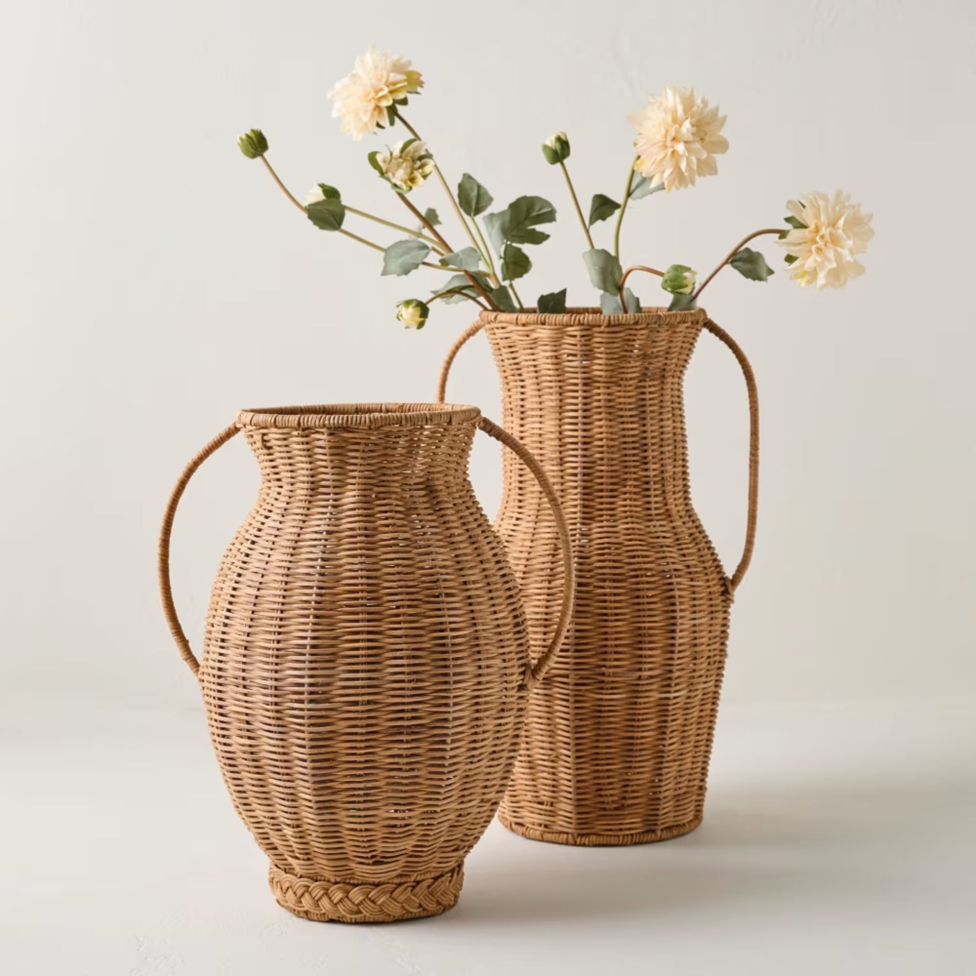 Grand vase de rotin avec poignées