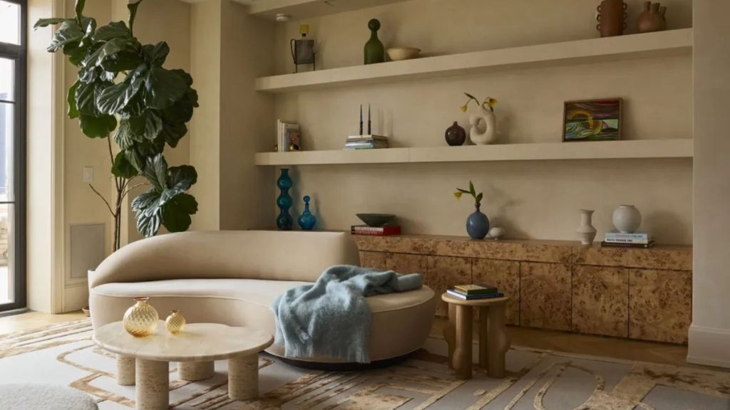 Soudain, chaque propriétaire élégant passe à Burl Wood - voici comment faire du shopping et styliser cette tendance de renaissance vintage dans votre propre maison