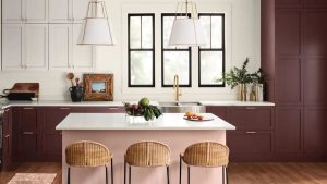 Nous ne nous attendions pas à ce que cette couleur ait un renouveau en 2025 - mais ces 7 cuisines violettes prouvent que c'est de retour pour de bon