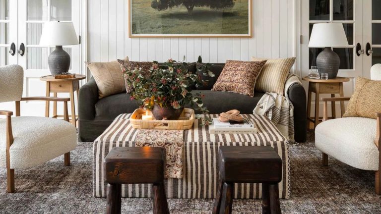 Amber Lewis a dit que chaque pièce avait besoin d'une petite table, alors je l'ai essayé - voici pourquoi je pense qu'elle pourrait juste transformer toute ma maison