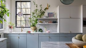 Ces 4 détails d’armoire de cuisine pourraient être datés de votre espace, selon des designers d’intérieur Ces 4 détails d'armoire de cuisine pourraient être datés de votre espace, selon des designers d'intérieur