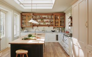 10 choses à acheter dans les friperies pour rendre votre rangement de cuisine plus intéressant