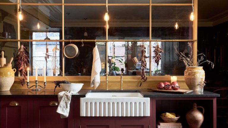 Pourquoi le rouge et le jaune est la combinaison de couleurs unique qui mérite une place dans votre maison - et comment les designers d'intérieur font les choses correctement