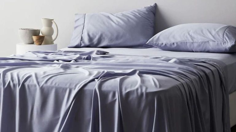 Percas vs Sateen – Quelle est la différence et qui répond à vos besoins de sommeil? Percas vs Sateen - Quelle est la différence et qui répond à vos besoins de sommeil?