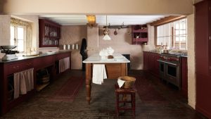 Les tables de travail sont-elles un nouveau moyen plus facile d'ajouter un îlot de cuisine? Les designers d'intérieur affirment qu'ils offrent une élégance plus vécue qui vaut la peine de perdre le stockage