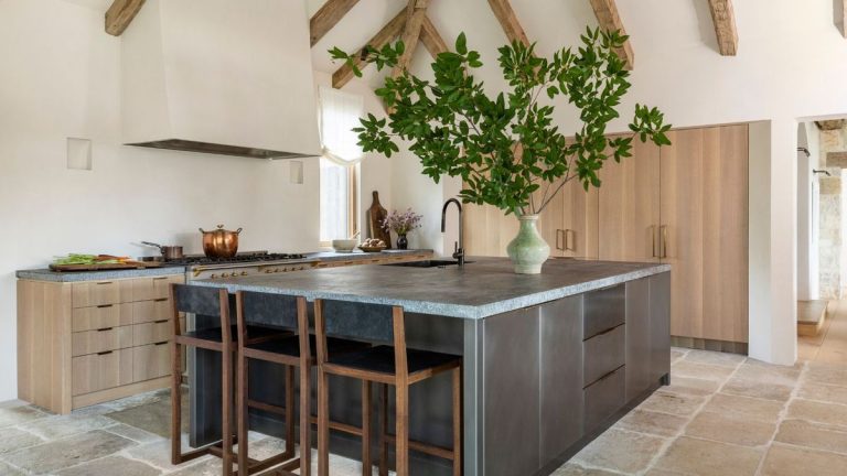 Comment rendre une cuisine moderne plus âgée – 6 conseils simples pour donner à votre espace contemporain une sensation vieillie Comment rendre une cuisine moderne plus âgée - 6 conseils simples pour donner à votre espace contemporain une sensation vieillie