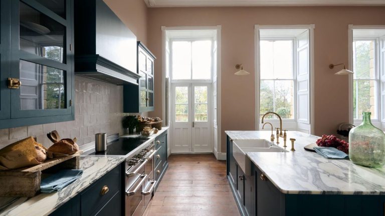 6 choses que vous ne devriez jamais jeter dans la poubelle - et que faire pour une élimination sûre à la place
