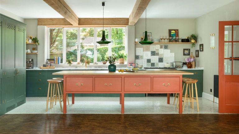 L'orange et le vert sont l'association de couleur audacieuse en transformant tranquillement les maisons en 2025 - voici 4 raisons pour lesquelles