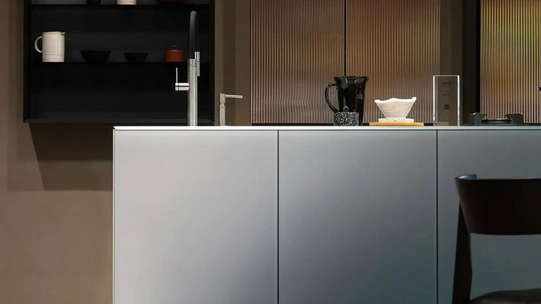 Cette innovation de cuisine décorative – inspirée d’une tendance des couleurs des années 2000 – remodelera la conception de la cuisine en 2026 Cesar's N_Elle in Nuance Verde