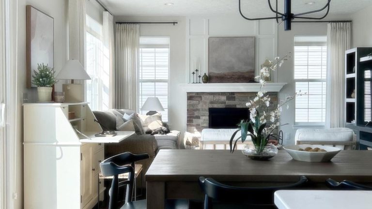 Je cherchais une peinture neutre douce qui n’était pas gris – voici pourquoi j’ai atterri sur le blanc esthétique Sherwin-Williams toujours populaire An all white living room