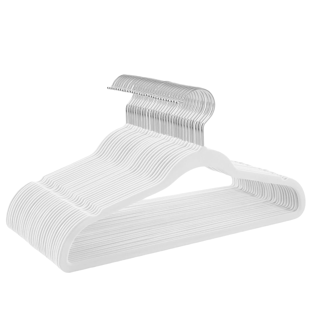 Une photo d'un paquet de 50 cintres de velours blanc