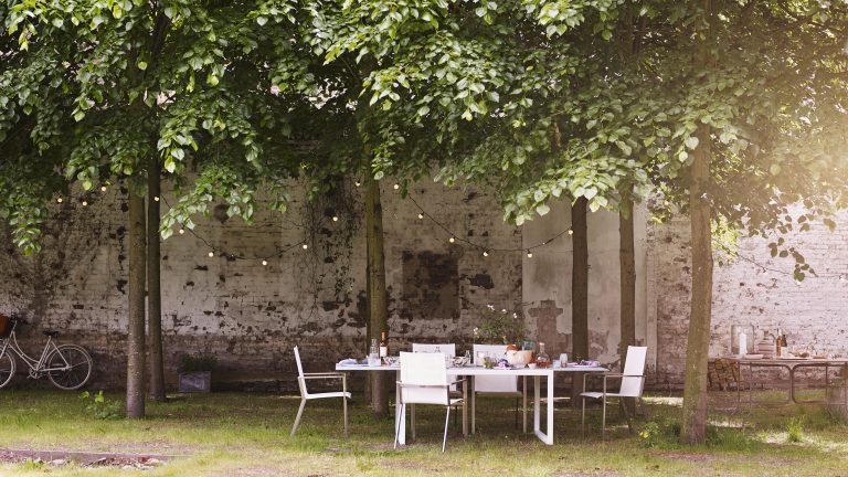 Outdoor solar lighting ideas with string lights