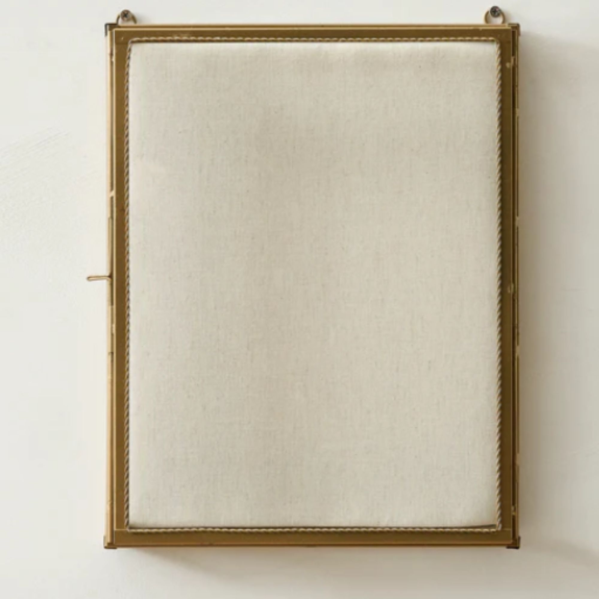 Votre armoire d'exposition en laiton