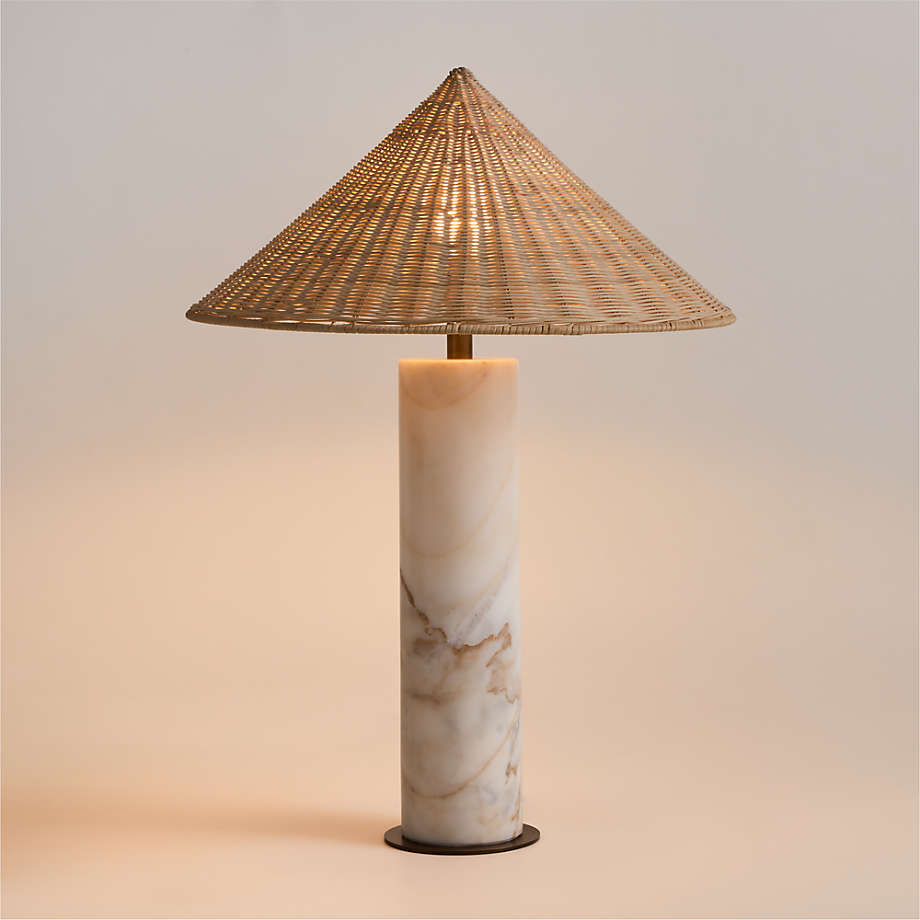Caisse et baril x Brigette Romanek Wicker et Marble Table Lampe