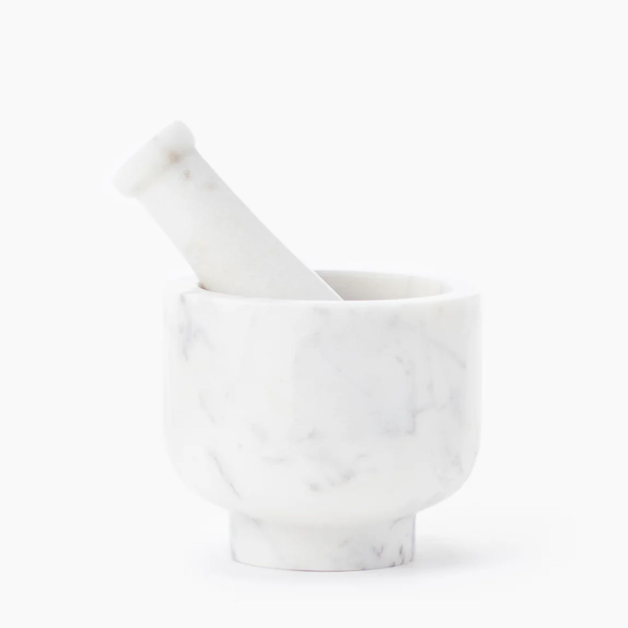 mortier en marbre blanc et pilon