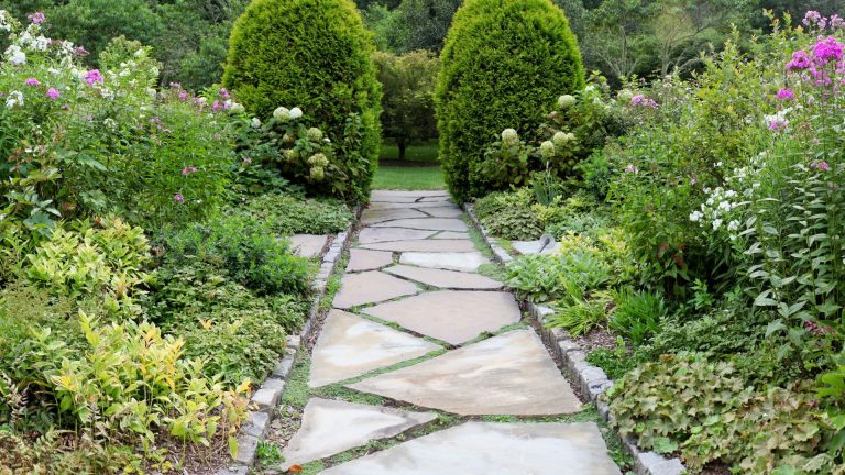 Une tendance du jardin des années 70 fait un retour, et cette fois, ça ne va nulle part – comment faire un pavage fou avec goût Crazy paving