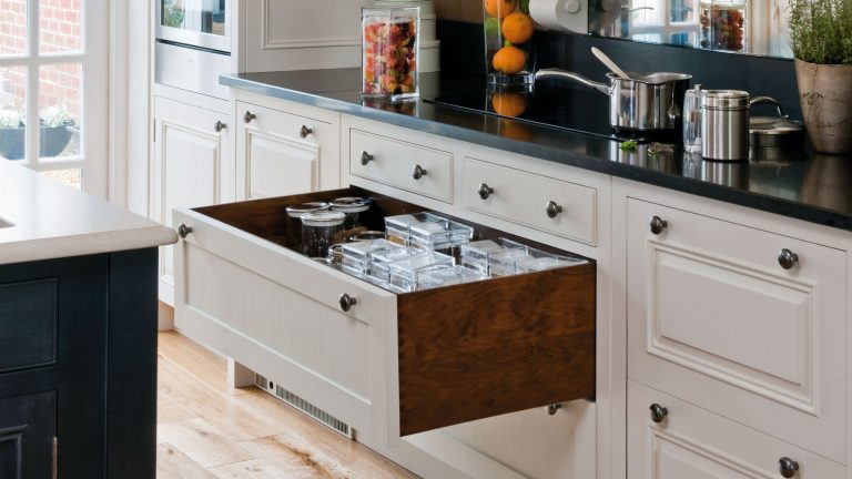Les organisateurs à 10 $ d'ALDI sont la solution de stockage pour petits espaces de style scandinave que vous voudrez réellement montrer – Oui, ils ont l'air si beaux