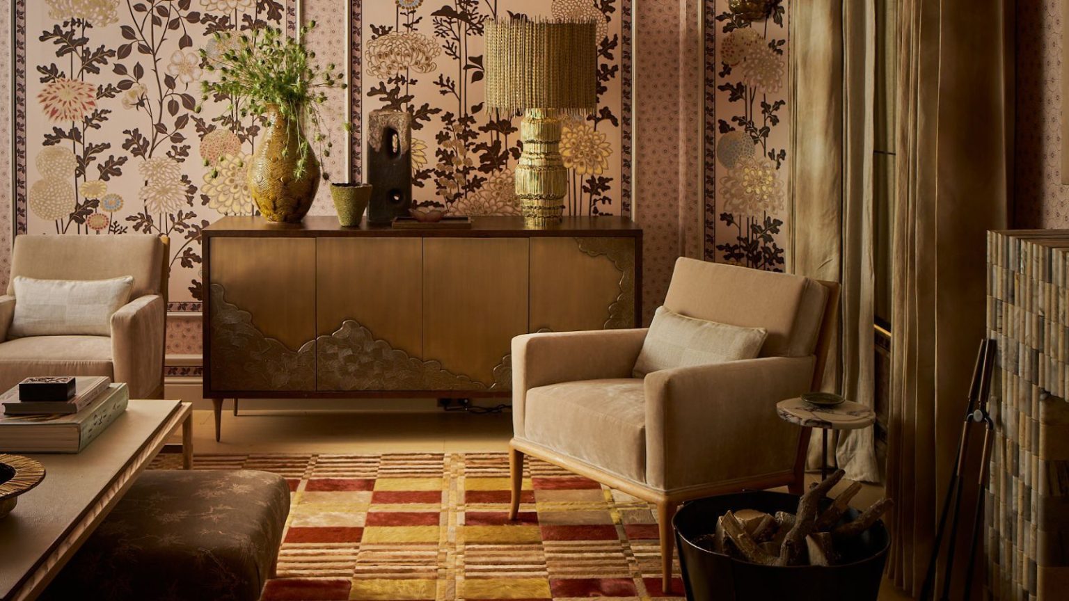 Simple mais essentiel : je ne vivrais jamais dans une maison sans ces prises intelligentes qui réduisent instantanément mes factures d’énergie (et elles sont actuellement à moitié prix) Ornate living room with tree inspired cream wallpaper with brown highlights from Fromental